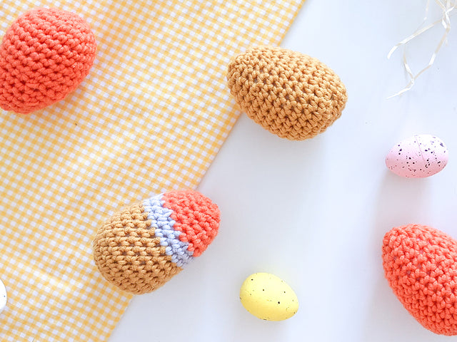 Free crochet pattern to make amigurumi easter egg decorations